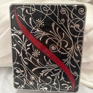 The Twilight Saga Collector Tin Set of 4 Journals.